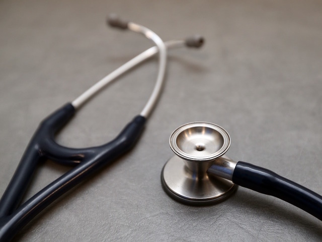 Female doctors earn much less than male doctors
